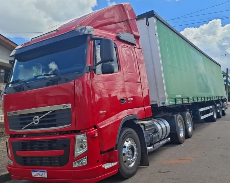 Volvo FH 420 FH-420 6×2 (E5) 2013/2013 CAMINHÕES & CAMIONETAS PASSO FUNDO / Carros no Vale