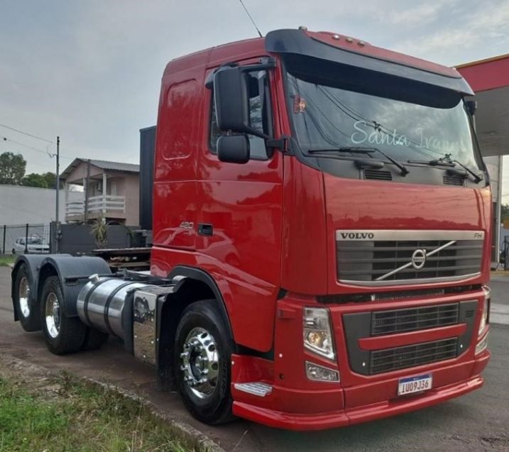 Volvo FH 420 FH-420 6×2 (E5) 2013/2013 CAMINHÕES & CAMIONETAS PASSO FUNDO / Carros no Vale