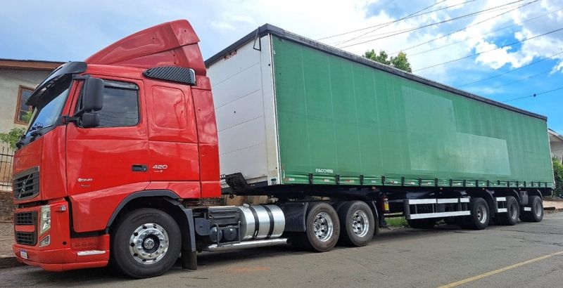 Volvo FH 420 FH-420 6×2 (E5) 2013/2013 CAMINHÕES & CAMIONETAS PASSO FUNDO / Carros no Vale