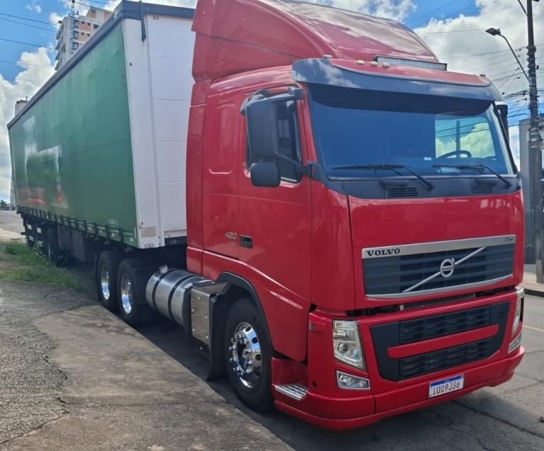 Volvo FH 420 FH-420 6×2 (E5) 2013/2013 CAMINHÕES & CAMIONETAS PASSO FUNDO / Carros no Vale