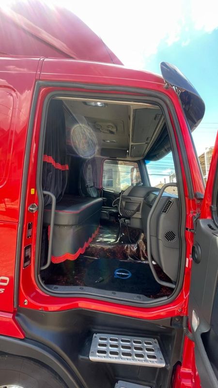 Volvo FH 420 FH-420 6×2 (E5) 2013/2013 CAMINHÕES & CAMIONETAS PASSO FUNDO / Carros no Vale