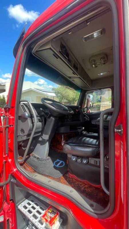 Volvo FH 420 FH-420 6×2 (E5) 2013/2013 CAMINHÕES & CAMIONETAS PASSO FUNDO / Carros no Vale