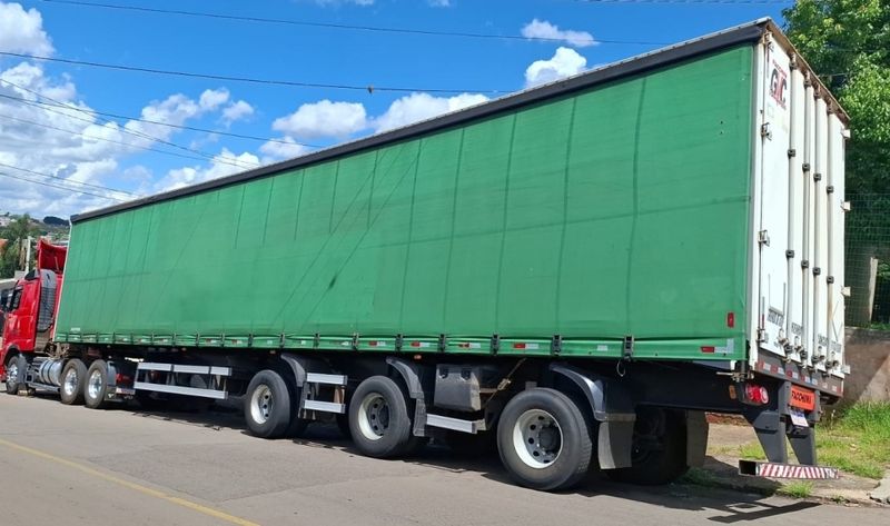 Volvo FH 420 FH-420 6×2 (E5) 2013/2013 CAMINHÕES & CAMIONETAS PASSO FUNDO / Carros no Vale