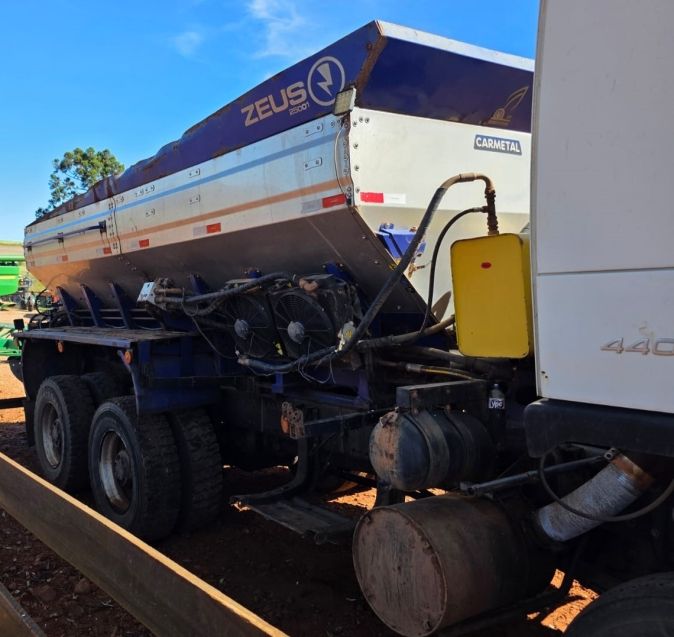 Volvo FMX 500 6X4 FM 440 6×4 Distribuidor Fertilizantes 2009/2009 CAMINHÕES & CAMIONETAS PASSO FUNDO / Carros no Vale Volvo FMX 500 6X4 FM 440 6×4 Distribuidor Fertilizantes 2009/2009 CAMINHÕES & CAMIONETAS PASSO FUNDO / Carros no Vale