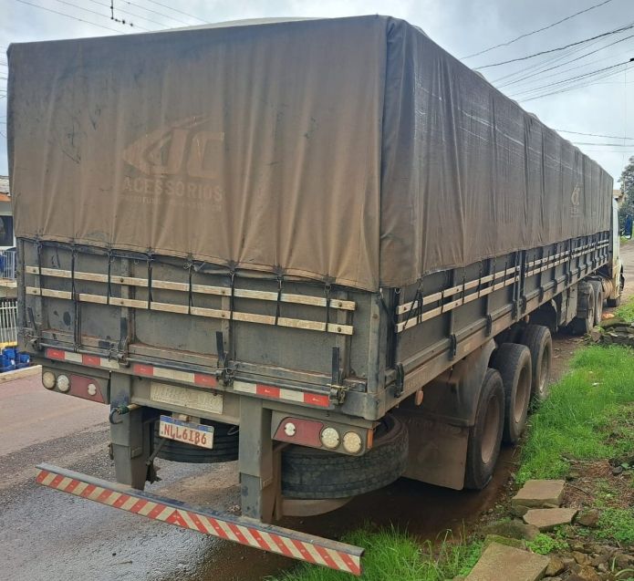 Volvo NH12 380 NH-12 380 6×2 2p + Librelatto 2010 2003/2003 CAMINHÕES & CAMIONETAS PASSO FUNDO / Carros no Vale Volvo NH12 380 NH-12 380 6×2 2p + Librelatto 2010 2003/2003 CAMINHÕES & CAMIONETAS PASSO FUNDO / Carros no Vale