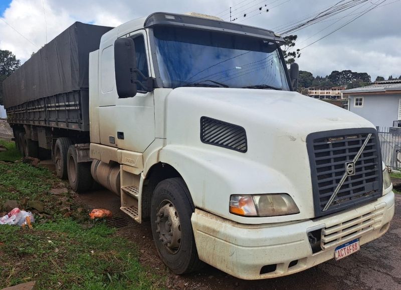 Volvo NH12 380 NH-12 380 6×2 2p + Librelatto 2010 2003/2003 CAMINHÕES & CAMIONETAS PASSO FUNDO / Carros no Vale Volvo NH12 380 NH-12 380 6×2 2p + Librelatto 2010 2003/2003 CAMINHÕES & CAMIONETAS PASSO FUNDO / Carros no Vale