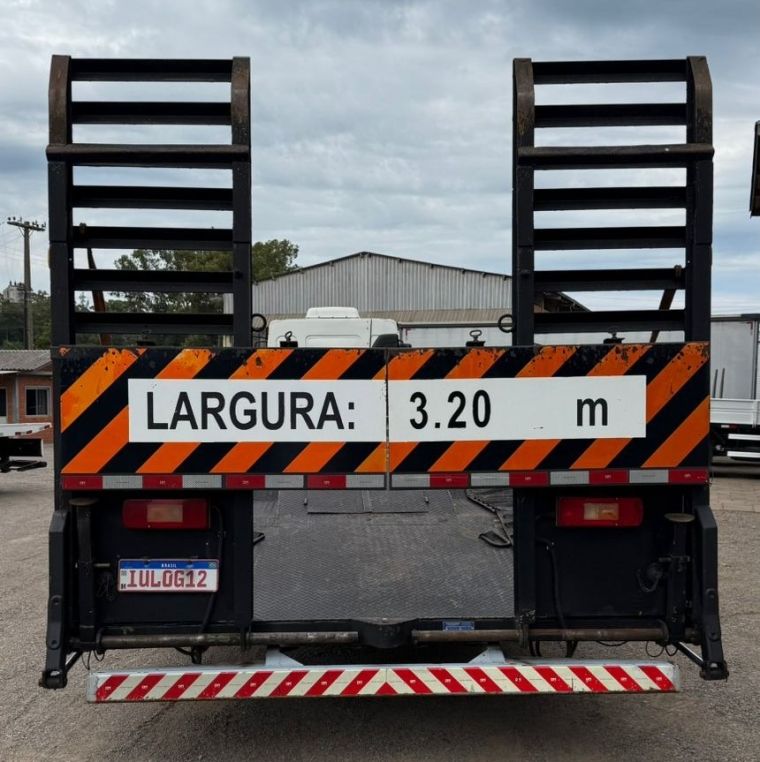 Volvo VM 270 8×2 Prancha 9,5 Mt 2012/2013 CAMINHÕES & CAMIONETAS PASSO FUNDO / Carros no Vale