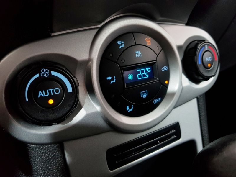 Ford FIESTA 1.6 TI-VCT FLEX SEL POWERSHIFT 2017/2018 ADVANT AUTOMÓVEIS CAXIAS DO SUL / Carros no Vale Ford FIESTA 1.6 TI-VCT FLEX SEL POWERSHIFT 2017/2018 ADVANT AUTOMÓVEIS CAXIAS DO SUL / Carros no Vale