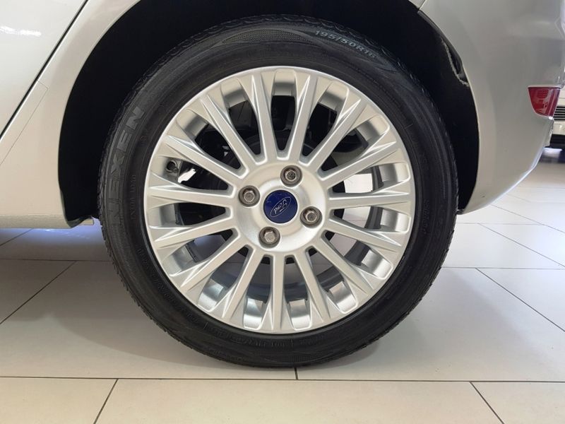 Ford FIESTA 1.6 TITANIUM HATCH 16V FLEX 4P POWERSHIFT 2014/2015 ADVANT AUTOMÓVEIS CAXIAS DO SUL / Carros no Vale Ford FIESTA 1.6 TITANIUM HATCH 16V FLEX 4P POWERSHIFT 2014/2015 ADVANT AUTOMÓVEIS CAXIAS DO SUL / Carros no Vale