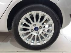 Ford FIESTA 1.6 TITANIUM HATCH 16V FLEX 4P POWERSHIFT 2015/2016 ADVANT AUTOMÓVEIS CAXIAS DO SUL / Carros no Vale