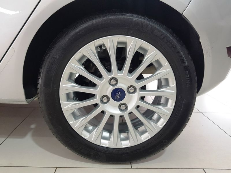 Ford FIESTA 1.6 TITANIUM HATCH 16V FLEX 4P POWERSHIFT 2015/2016 ADVANT AUTOMÓVEIS CAXIAS DO SUL / Carros no Vale Ford FIESTA 1.6 TITANIUM HATCH 16V FLEX 4P POWERSHIFT 2015/2016 ADVANT AUTOMÓVEIS CAXIAS DO SUL / Carros no Vale
