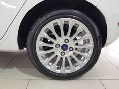 Ford FIESTA 1.6 TITANIUM HATCH 16V FLEX 4P POWERSHIFT 2016/2016 ADVANT AUTOMÓVEIS CAXIAS DO SUL / Carros no Vale