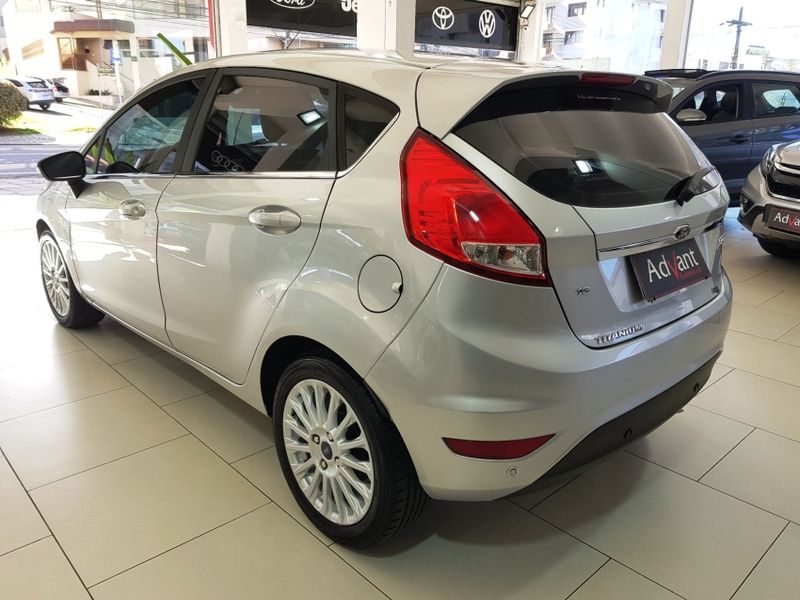 Ford FIESTA 1.6 TITANIUM HATCH 16V FLEX 4P POWERSHIFT 2014/2015 ADVANT AUTOMÓVEIS CAXIAS DO SUL / Carros no Vale Ford FIESTA 1.6 TITANIUM HATCH 16V FLEX 4P POWERSHIFT 2014/2015 ADVANT AUTOMÓVEIS CAXIAS DO SUL / Carros no Vale
