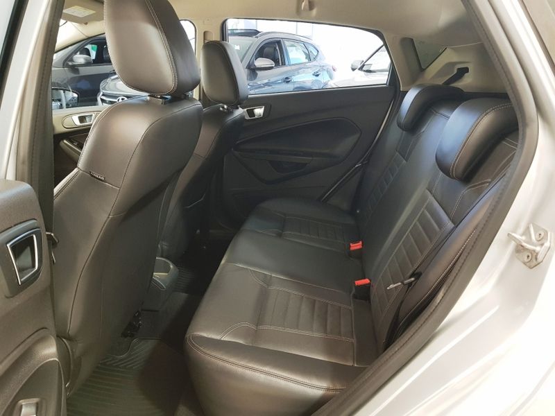 Ford FIESTA 1.6 TITANIUM HATCH 16V FLEX 4P POWERSHIFT 2014/2015 ADVANT AUTOMÓVEIS CAXIAS DO SUL / Carros no Vale Ford FIESTA 1.6 TITANIUM HATCH 16V FLEX 4P POWERSHIFT 2014/2015 ADVANT AUTOMÓVEIS CAXIAS DO SUL / Carros no Vale