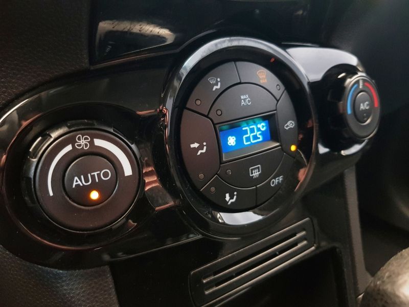 Ford FIESTA 1.6 TITANIUM HATCH 16V FLEX 4P POWERSHIFT 2014/2015 ADVANT AUTOMÓVEIS CAXIAS DO SUL / Carros no Vale Ford FIESTA 1.6 TITANIUM HATCH 16V FLEX 4P POWERSHIFT 2014/2015 ADVANT AUTOMÓVEIS CAXIAS DO SUL / Carros no Vale