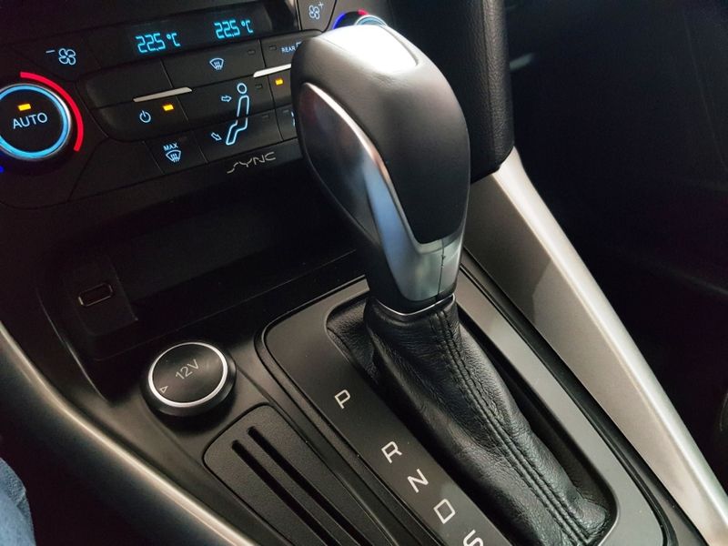 Ford FOCUS 2.0 SE PLUS 16V FLEX 4P POWERSHIFT 2017/2018 ADVANT AUTOMÓVEIS CAXIAS DO SUL / Carros no Vale
