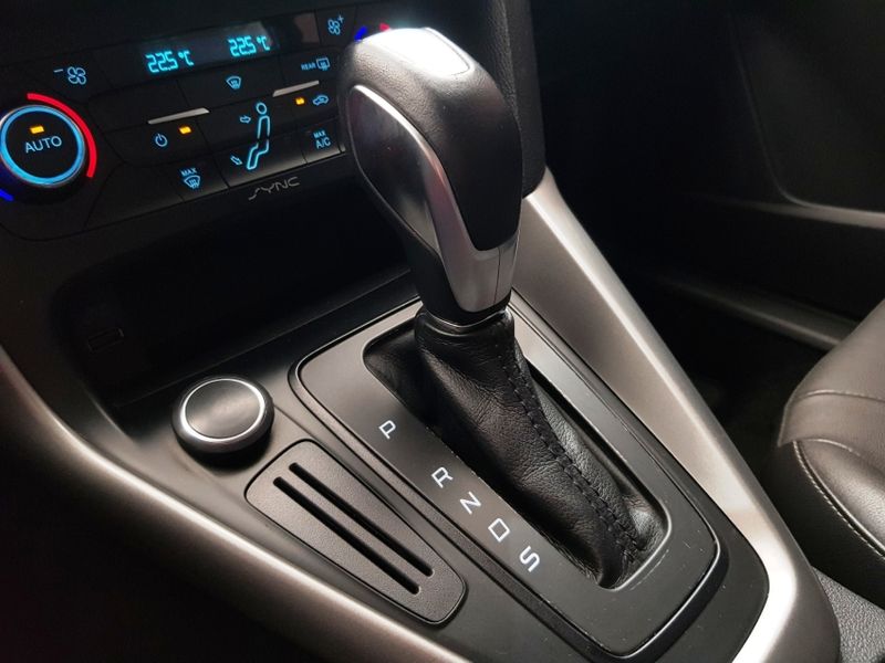 Ford FOCUS 2.0 SE PLUS FASTBACK 16V FLEX 4P POWERSHIFT 2016/2017 ADVANT AUTOMÓVEIS CAXIAS DO SUL / Carros no Vale Ford FOCUS 2.0 SE PLUS FASTBACK 16V FLEX 4P POWERSHIFT 2016/2017 ADVANT AUTOMÓVEIS CAXIAS DO SUL / Carros no Vale