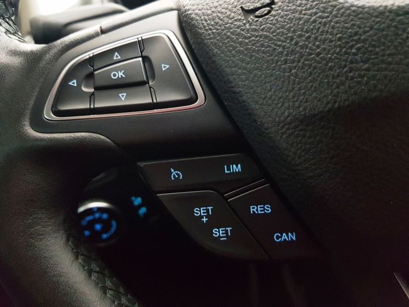 Ford FOCUS 2.0 SE PLUS FASTBACK 16V FLEX 4P POWERSHIFT 2016/2017 ADVANT AUTOMÓVEIS CAXIAS DO SUL / Carros no Vale Ford FOCUS 2.0 SE PLUS FASTBACK 16V FLEX 4P POWERSHIFT 2016/2017 ADVANT AUTOMÓVEIS CAXIAS DO SUL / Carros no Vale