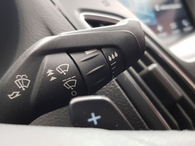 Ford FOCUS 2.0 SE PLUS FASTBACK 16V FLEX 4P POWERSHIFT 2016/2017 ADVANT AUTOMÓVEIS CAXIAS DO SUL / Carros no Vale Ford FOCUS 2.0 SE PLUS FASTBACK 16V FLEX 4P POWERSHIFT 2016/2017 ADVANT AUTOMÓVEIS CAXIAS DO SUL / Carros no Vale