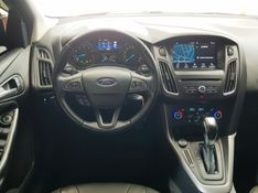 Ford FOCUS 2.0 SE PLUS FASTBACK 16V FLEX 4P POWERSHIFT 2016/2017 ADVANT AUTOMÓVEIS CAXIAS DO SUL / Carros no Vale