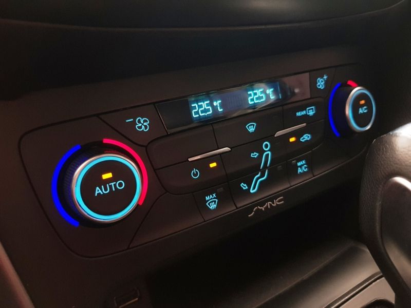 Ford FOCUS 2.0 SE PLUS FASTBACK 16V FLEX 4P POWERSHIFT 2016/2017 ADVANT AUTOMÓVEIS CAXIAS DO SUL / Carros no Vale Ford FOCUS 2.0 SE PLUS FASTBACK 16V FLEX 4P POWERSHIFT 2016/2017 ADVANT AUTOMÓVEIS CAXIAS DO SUL / Carros no Vale