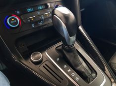 Ford FOCUS 2.0 TITANIUM FASTBACK 16V FLEX 4P POWERSHIFT 2015/2016 ADVANT AUTOMÓVEIS CAXIAS DO SUL / Carros no Vale