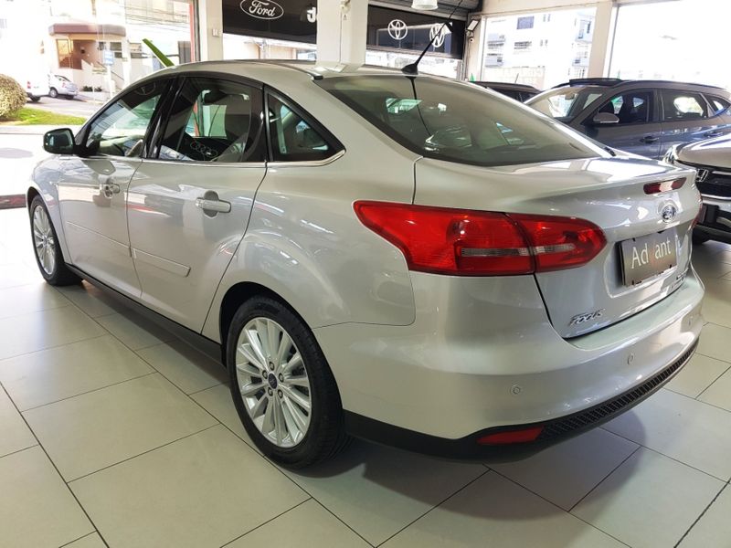 Ford FOCUS 2.0 TITANIUM FASTBACK 16V FLEX 4P POWERSHIFT 2015/2016 ADVANT AUTOMÓVEIS CAXIAS DO SUL / Carros no Vale