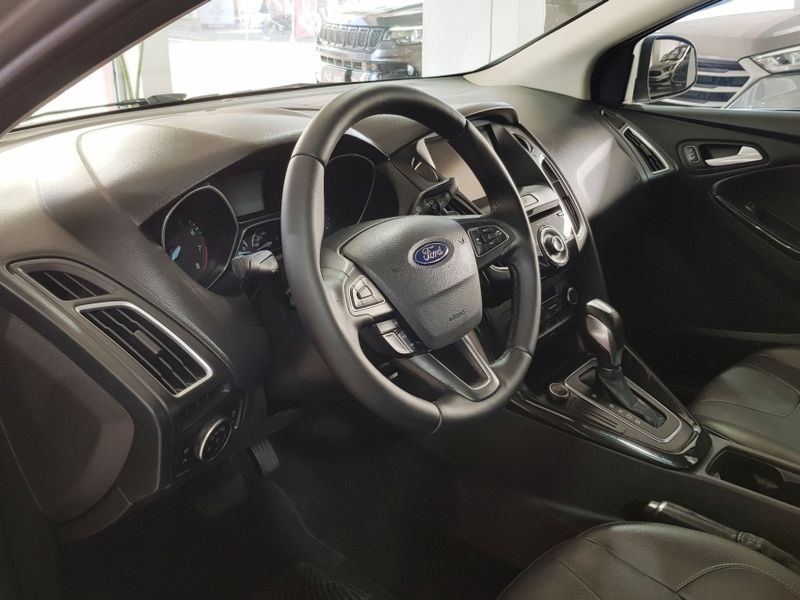 Ford FOCUS 2.0 TITANIUM FASTBACK 16V FLEX 4P POWERSHIFT 2015/2016 ADVANT AUTOMÓVEIS CAXIAS DO SUL / Carros no Vale