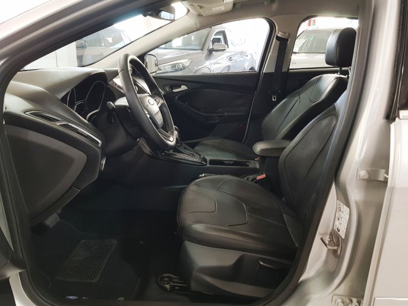 Ford FOCUS 2.0 TITANIUM FASTBACK 16V FLEX 4P POWERSHIFT 2015/2016 ADVANT AUTOMÓVEIS CAXIAS DO SUL / Carros no Vale