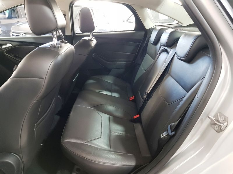 Ford FOCUS 2.0 TITANIUM FASTBACK 16V FLEX 4P POWERSHIFT 2015/2016 ADVANT AUTOMÓVEIS CAXIAS DO SUL / Carros no Vale