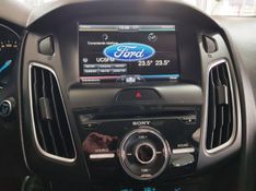 Ford FOCUS 2.0 TITANIUM FASTBACK 16V FLEX 4P POWERSHIFT 2015/2016 ADVANT AUTOMÓVEIS CAXIAS DO SUL / Carros no Vale
