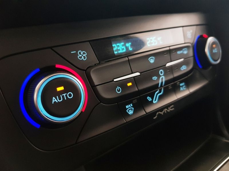 Ford FOCUS 2.0 TITANIUM PLUS 16V FLEX 4P POWERSHIFT 2016/2016 ADVANT AUTOMÓVEIS CAXIAS DO SUL / Carros no Vale Ford FOCUS 2.0 TITANIUM PLUS 16V FLEX 4P POWERSHIFT 2016/2016 ADVANT AUTOMÓVEIS CAXIAS DO SUL / Carros no Vale