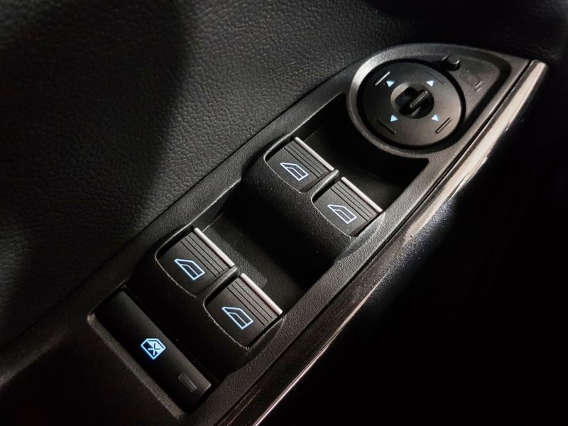 Ford FOCUS 2.0 TITANIUM PLUS FASTBACK 16V FLEX 4P POWERSHIFT 2016/2017 ADVANT AUTOMÓVEIS CAXIAS DO SUL / Carros no Vale Ford FOCUS 2.0 TITANIUM PLUS FASTBACK 16V FLEX 4P POWERSHIFT 2016/2017 ADVANT AUTOMÓVEIS CAXIAS DO SUL / Carros no Vale