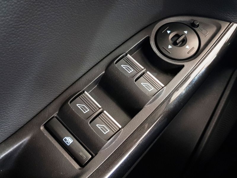 Ford FOCUS 2.0 TITANIUM PLUS FASTBACK 16V FLEX 4P POWERSHIFT 2015/2016 ADVANT AUTOMÓVEIS CAXIAS DO SUL / Carros no Vale Ford FOCUS 2.0 TITANIUM PLUS FASTBACK 16V FLEX 4P POWERSHIFT 2015/2016 ADVANT AUTOMÓVEIS CAXIAS DO SUL / Carros no Vale