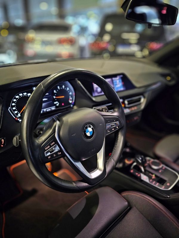BMW 118i 1.5 12V GASOLINA SPORT GP STEPTRONIC 2019/2020 CARRO DEZ NOVO HAMBURGO / Carros no Vale BMW 118i 1.5 12V GASOLINA SPORT GP STEPTRONIC 2019/2020 CARRO DEZ NOVO HAMBURGO / Carros no Vale