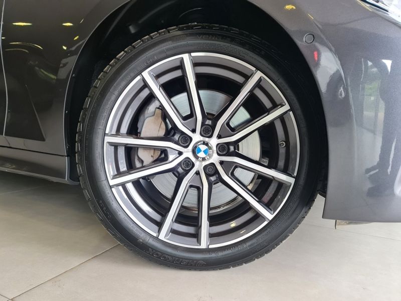 BMW 330i 2.0 16V TURBO GASOLINA SPORT AUTOMÁTICO 2019/2020 CARRO DEZ NOVO HAMBURGO / Carros no Vale BMW 330i 2.0 16V TURBO GASOLINA SPORT AUTOMÁTICO 2019/2020 CARRO DEZ NOVO HAMBURGO / Carros no Vale