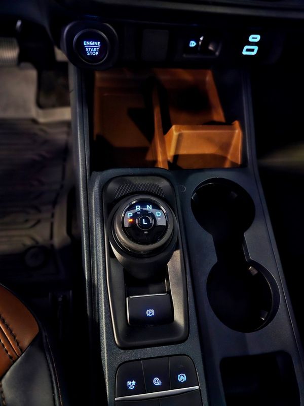 Ford MAVERICK 2.0 ECOBOOST GASOLINA LARIAT FX4 AUTOMÁTICO 2023/2023 CARRO DEZ NOVO HAMBURGO / Carros no Vale