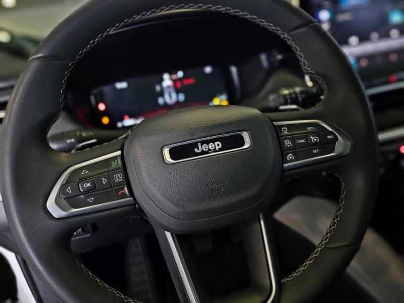 JEEP COMMANDER 1.3 T270 TURBO FLEX OVERLAND AT6 2023/2023 CARRO DEZ NOVO HAMBURGO / Carros no Vale JEEP COMMANDER 1.3 T270 TURBO FLEX OVERLAND AT6 2023/2023 CARRO DEZ NOVO HAMBURGO / Carros no Vale