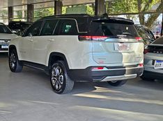 JEEP COMMANDER 2.0 TD380 TURBO DIESEL LIMITED AT9 2023/2023 CARRO DEZ NOVO HAMBURGO / Carros no Vale