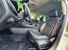 JEEP COMMANDER 2.0 TD380 TURBO DIESEL LIMITED AT9 2023/2023 CARRO DEZ NOVO HAMBURGO / Carros no Vale