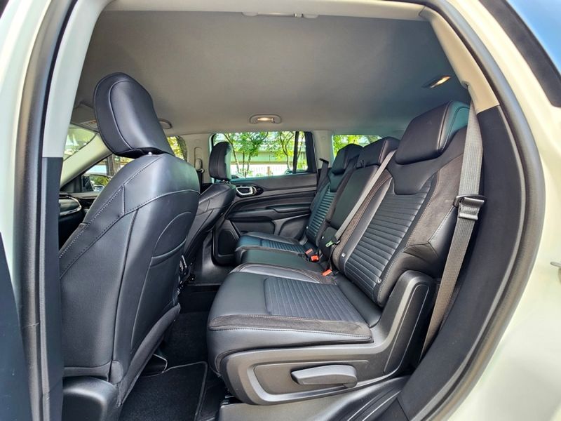 JEEP COMMANDER 2.0 TD380 TURBO DIESEL LIMITED AT9 2023/2023 CARRO DEZ NOVO HAMBURGO / Carros no Vale