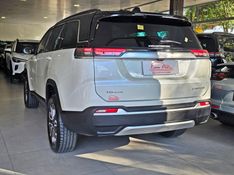 JEEP COMMANDER 2.0 TD380 TURBO DIESEL LIMITED AT9 2023/2023 CARRO DEZ NOVO HAMBURGO / Carros no Vale