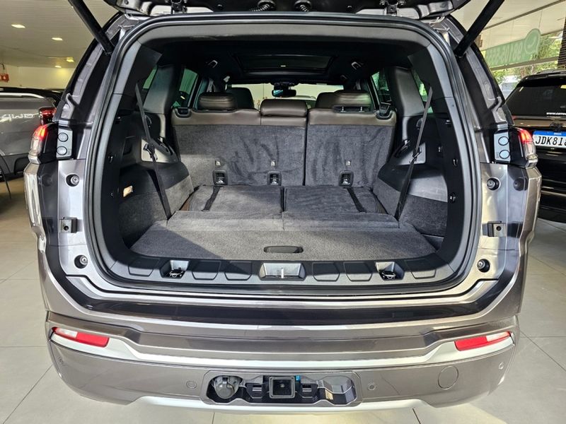 JEEP COMMANDER 2.0 TD380 TURBO DIESEL OVERLAND AT9 2022/2022 CARRO DEZ NOVO HAMBURGO / Carros no Vale
