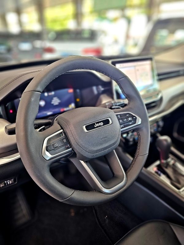 JEEP COMPASS 1.3 T270 TURBO FLEX LONGITUDE AT6 2025/2025 CARRO DEZ NOVO HAMBURGO / Carros no Vale