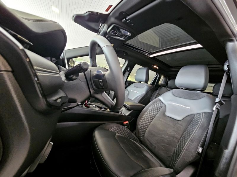 JEEP COMPASS 2.0 HURRICANE 4 TURBO GASOLINA BLACKHAWK AT9 2025/2025 CARRO DEZ NOVO HAMBURGO / Carros no Vale JEEP COMPASS 2.0 HURRICANE 4 TURBO GASOLINA BLACKHAWK AT9 2025/2025 CARRO DEZ NOVO HAMBURGO / Carros no Vale
