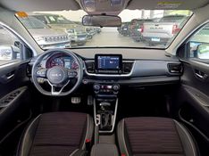 KIA STONIC 1.0 TGDI MHEV SX AUTOMÁTICO 2023/2024 CARRO DEZ NOVO HAMBURGO / Carros no Vale