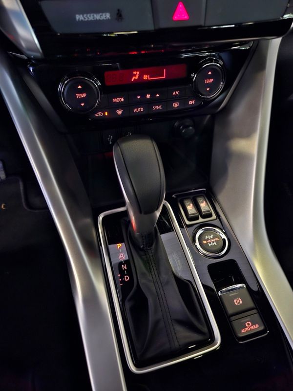 Mitsubishi ECLIPSE CROSS 1.5 MIVEC TURBO GASOLINA HPE-S CVT 2025/2026 CARRO DEZ NOVO HAMBURGO / Carros no Vale