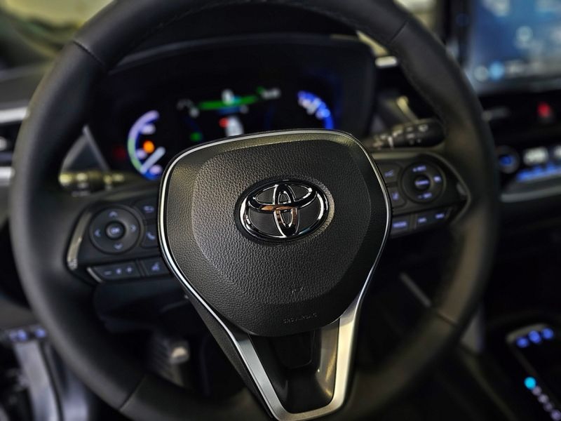 Toyota COROLLA CROSS 1.8 VVT-I HYBRID FLEX XRV CVT 2022/2023 CARRO DEZ NOVO HAMBURGO / Carros no Vale Toyota COROLLA CROSS 1.8 VVT-I HYBRID FLEX XRV CVT 2022/2023 CARRO DEZ NOVO HAMBURGO / Carros no Vale