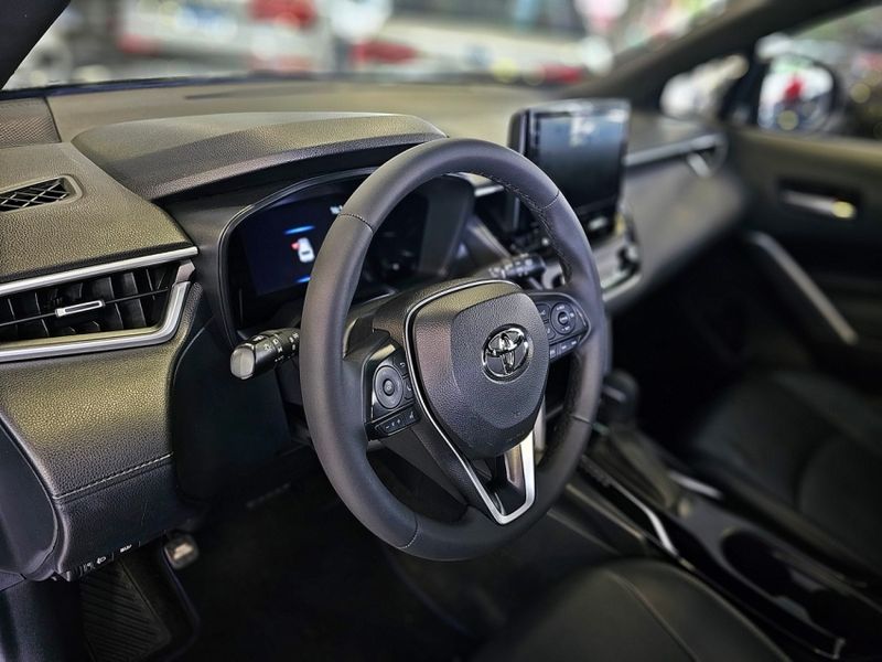 Toyota COROLLA CROSS 1.8 VVT-I HYBRID FLEX XRV CVT 2022/2023 CARRO DEZ NOVO HAMBURGO / Carros no Vale Toyota COROLLA CROSS 1.8 VVT-I HYBRID FLEX XRV CVT 2022/2023 CARRO DEZ NOVO HAMBURGO / Carros no Vale