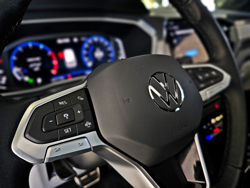 Volkswagen T-CROSS 1.4 250 TSI TOTAL FLEX HIGHLINE AUTOMÁTICO 2023/2024 CARRO DEZ NOVO HAMBURGO / Carros no Vale